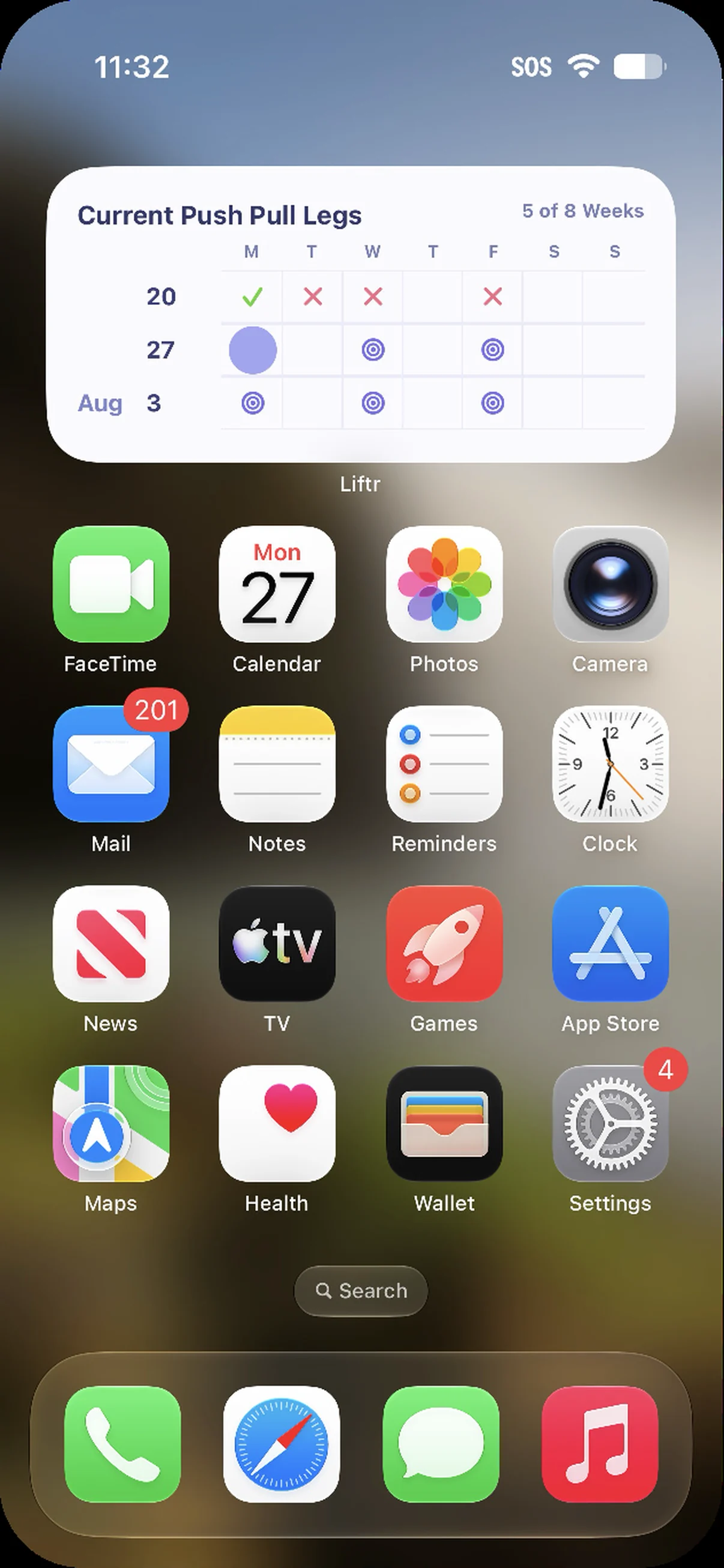 iPhone Home Screen with Liftr's program widget for Current Push Pull Legs, week 5 of 8, showing completed and planned days